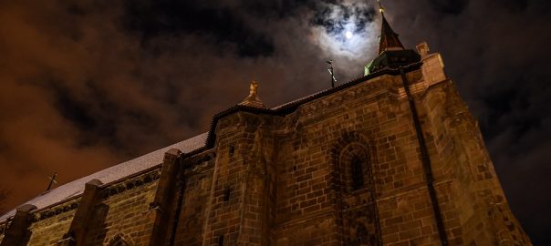  Un sonet pe zi cu Adrian Munteanu: „BRAȘOV – Biserica Neagră”