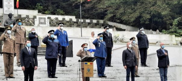 Prefectul județului Brașov, Mihai Cătălin Văsii, a participat ieri, la Monumentul Eroilor din Șprenghi, la ceremonia militară și religioasă prilejuită de sărbătorirea Zilei Armatei României