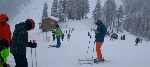  În condițiile în care majoritatea pârtiilor de pe Valea Prahovei sunt închise, autoritățile se pregătesc, în acest weekend, pentru un număr mare de schiori