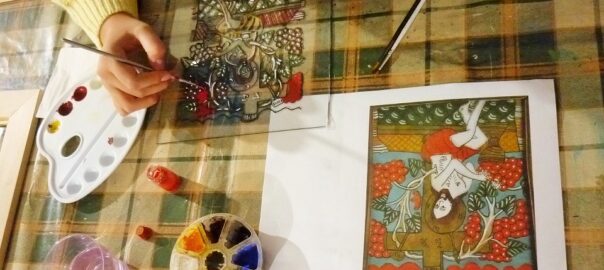  Ateliere interactive la Muzeul de Etnografie Brașov. 24 de brașoveni au fost inițiați în tehnicile tradiționale de pictură pe sticlă și lemn