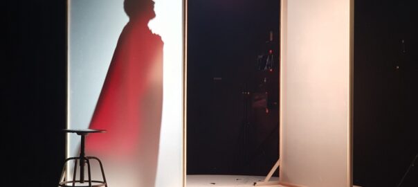  Vulnerabilitatea ca super-putere naște un tip nou de supererou – spectacolul Captain Amazing poate fi văzut online pe unteatru cinematic între 16-21 noiembrie