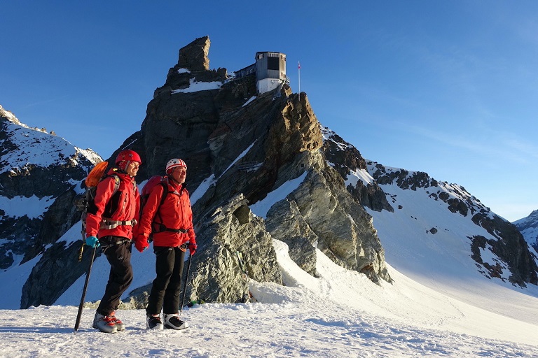  După „România Sălbatică”, Cosmin Dumitrache revine cu un film despre relația om-munte: Hoinari prin Munți