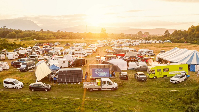 CamperVan Fest, cel mai sustenabil festival din România, aniversează cinci ediții între 4 și 7 iunie 2026, la Râșnov